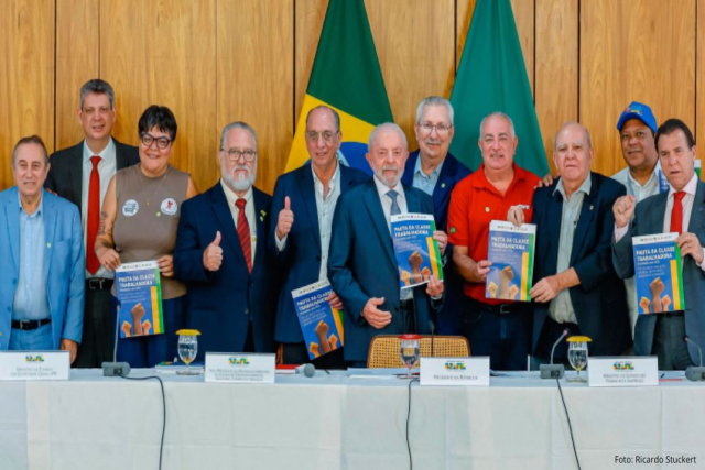 cut-e-demais-centrais-entregam-ao-presidente-lula-a-pauta-da-classe-trabalhadora